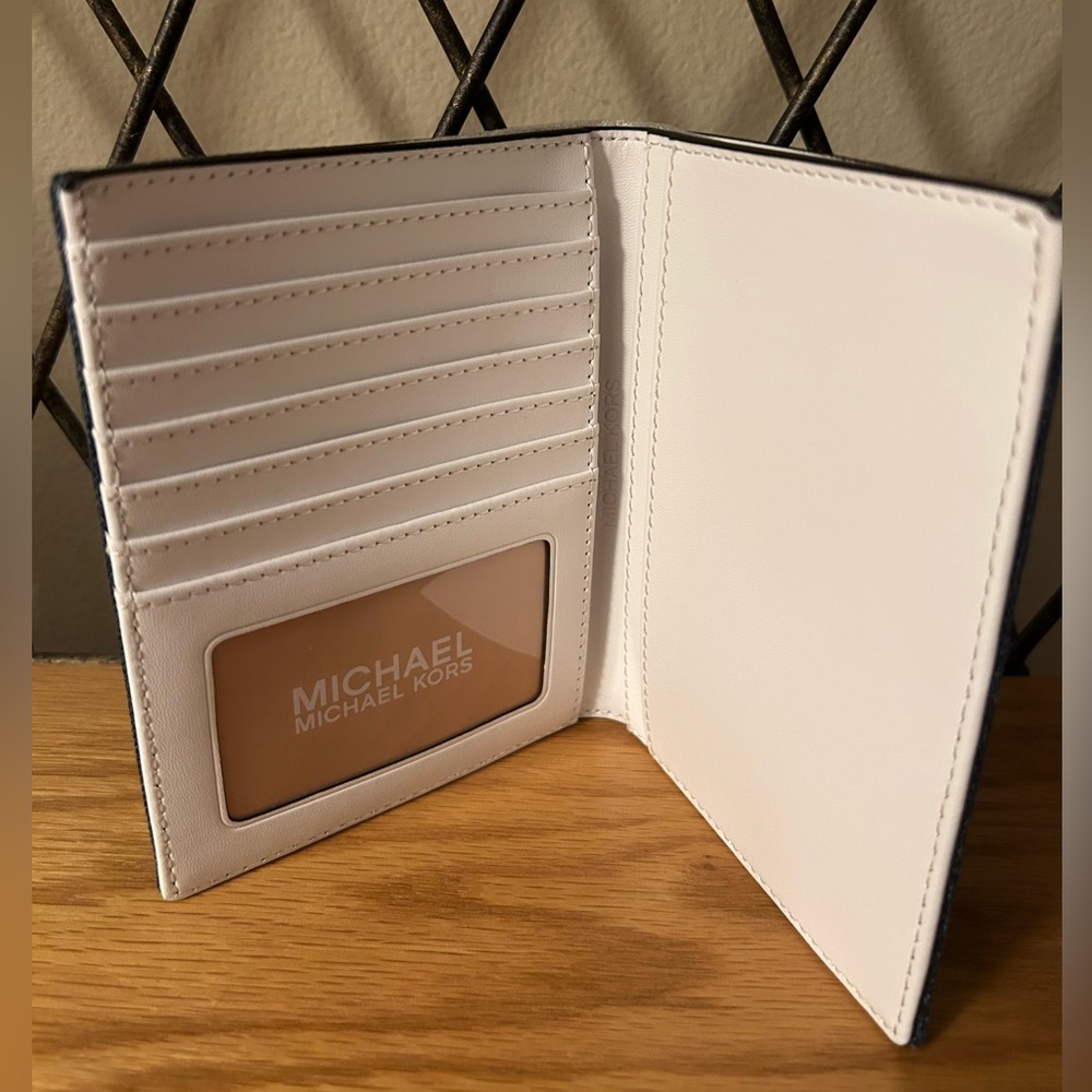Michael Kors Jet Set Passport Wallet - Picture 4 of 5
